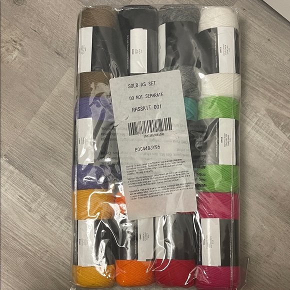 Red Heart Super Saver - 12 Mini Yarn Balls for Arts and Crafts Crochet Knitting - Picture 5 of 8